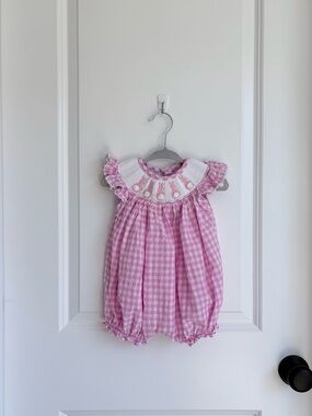🐰Pleats & Stitches BUNNY SMOCKED ROMPER IN PINK GINGHAM